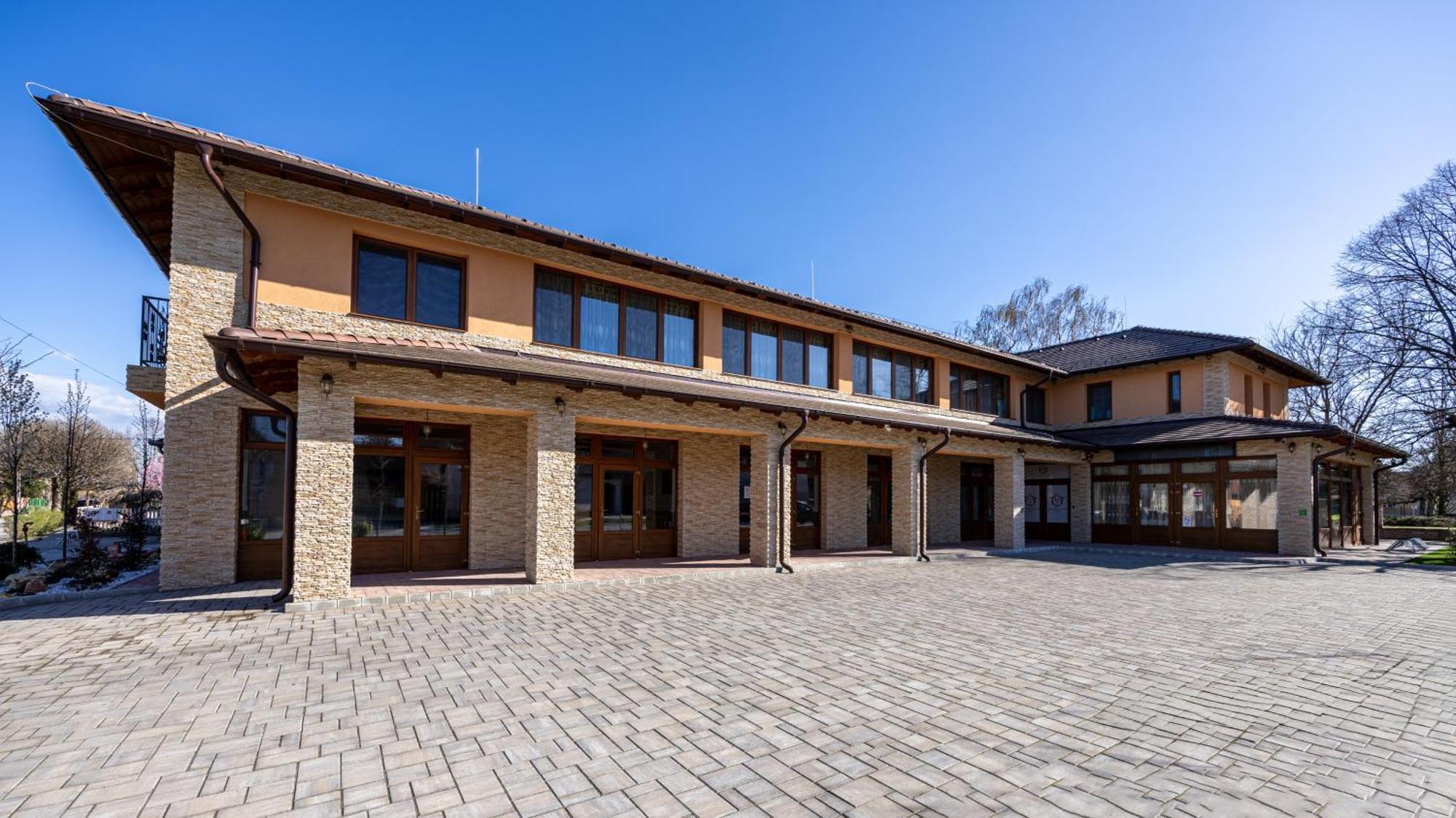 Tiszakécske Voeroes Alom Panzio B&B 외부 사진