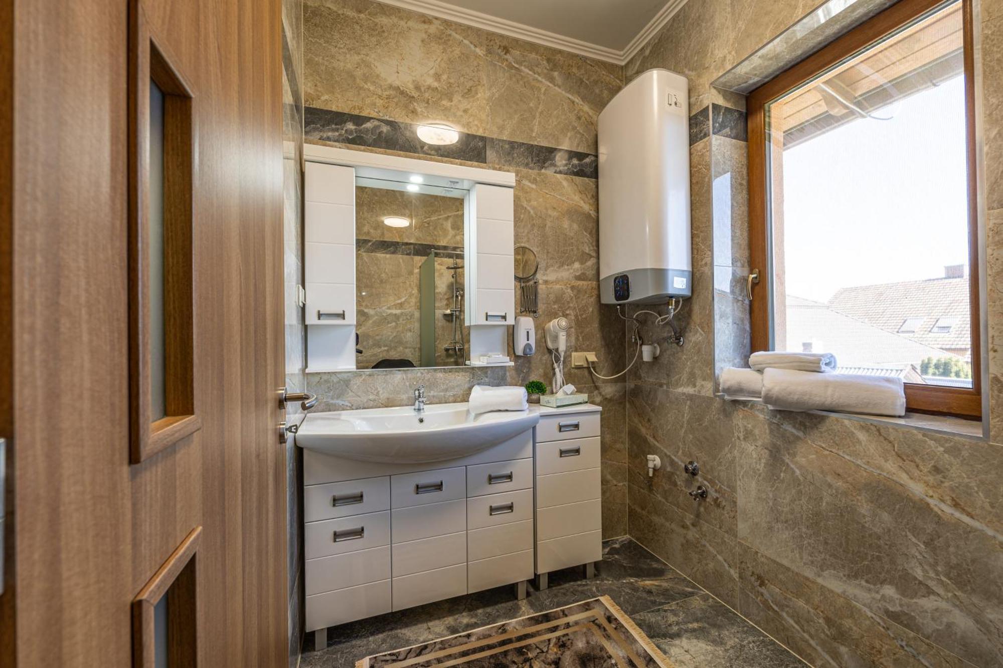Tiszakécske Voeroes Alom Panzio B&B 외부 사진