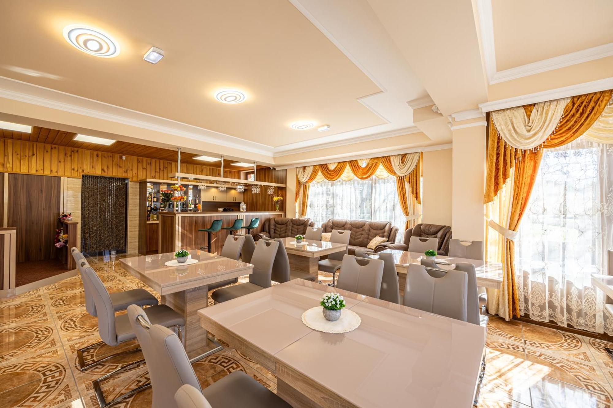 Tiszakécske Voeroes Alom Panzio B&B 외부 사진